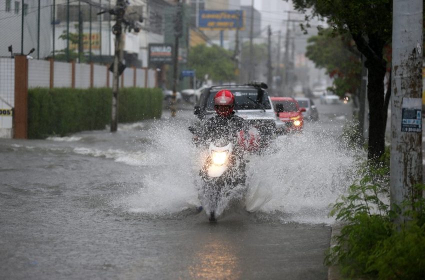  Chuvas intensas no Ceará devem seguir nesta segunda, e estado tem alerta para rajadas de vento de até 100km/h – G1